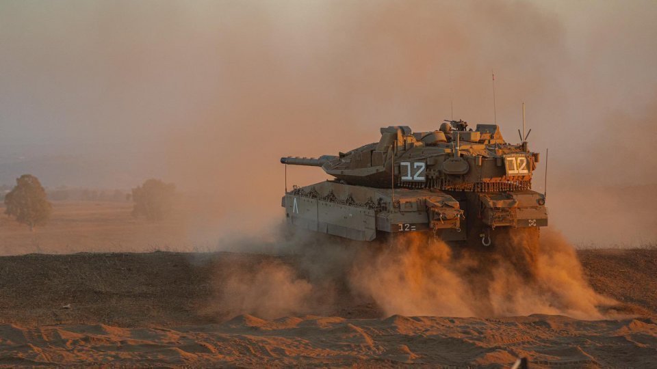 Tancurile israeliene au încercuit jumătatea estică a oraşului Rafah